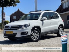 Volkswagen Tiguan - 1.4 TSI Sport&Style / Pano / Trekhaak / Clima / Lichtmetaal