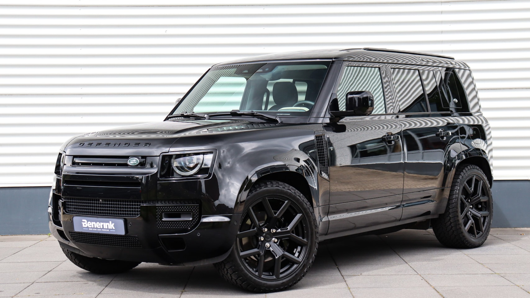 Land Rover Defender 110 - P400e 110 X-Dynamic SE | Urban Automotive | Meridian | Panoramadak | Black Exterior Pack - AutoWereld.nl