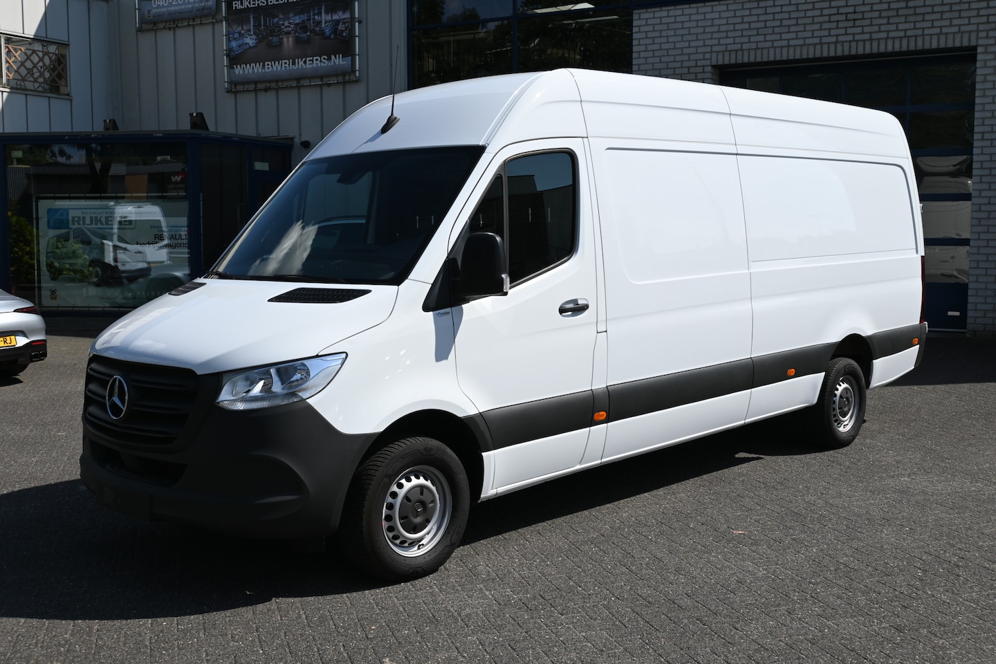 Mercedes-Benz Sprinter - 317 CDI L3H2 RWD 3500 kg Trekhaak, MBUX navigatie en camera, Brake assyst, Etc. - AutoWereld.nl