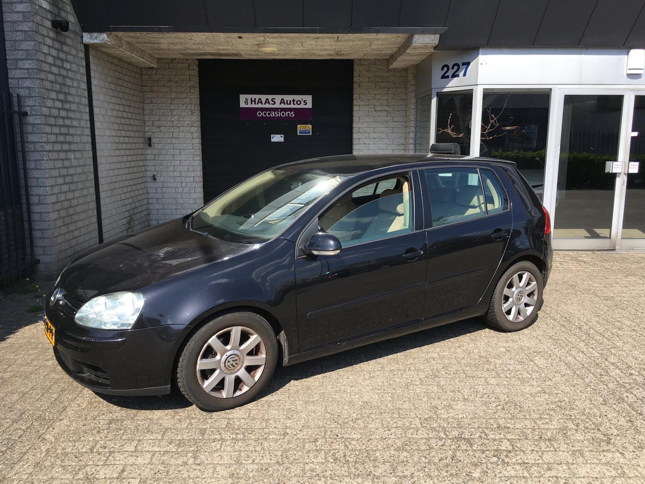 Volkswagen Golf - 2.0 FSI Sportline / 5 DEURS / ALU VELGEN / APK APRIL 2026 / CRUISE / CLIMA - AutoWereld.nl