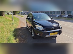 Toyota RAV4 - 2.0 VVTi Executive Full Option met Toyota origineel voorbumperbeschermer en sidebars