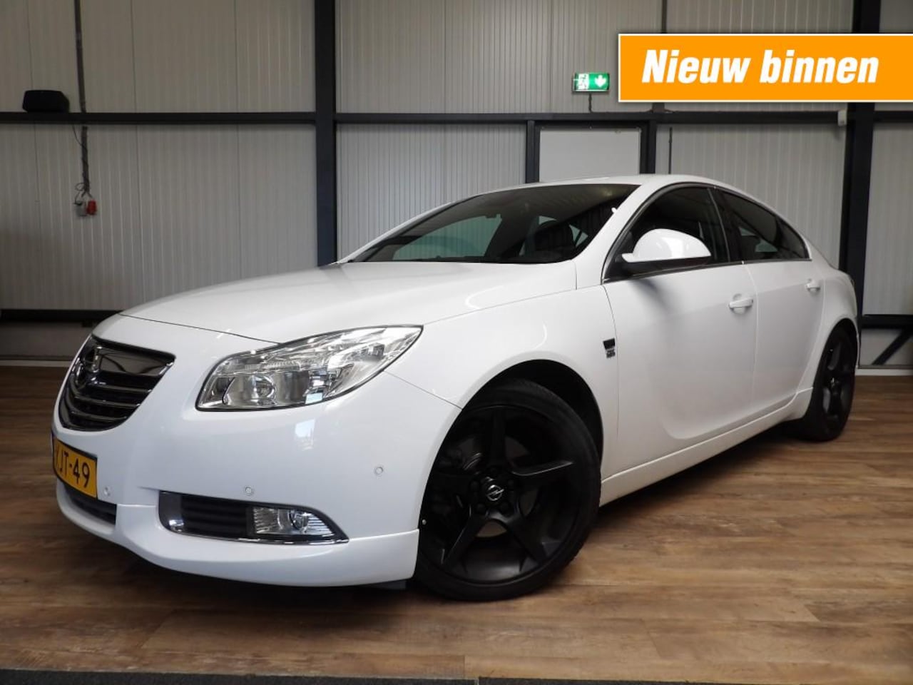 Opel Insignia - 1.6 sport - carplay - camera - ecc - trekhaak - AutoWereld.nl