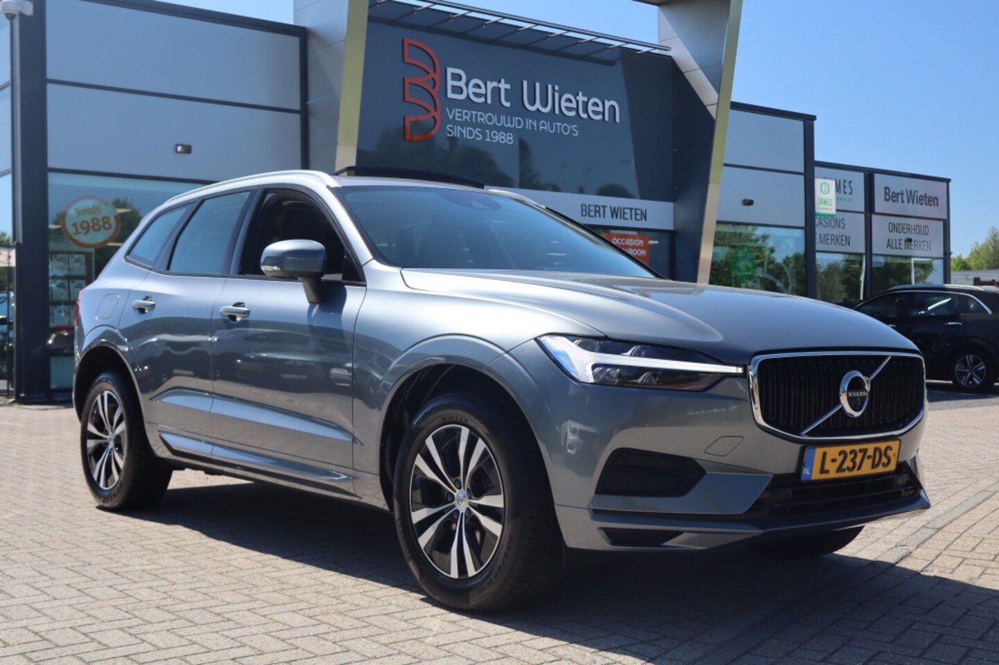 Volvo XC60 - 2.0 B5 Exclusive | Geen import | Schuifdak | Leer - AutoWereld.nl