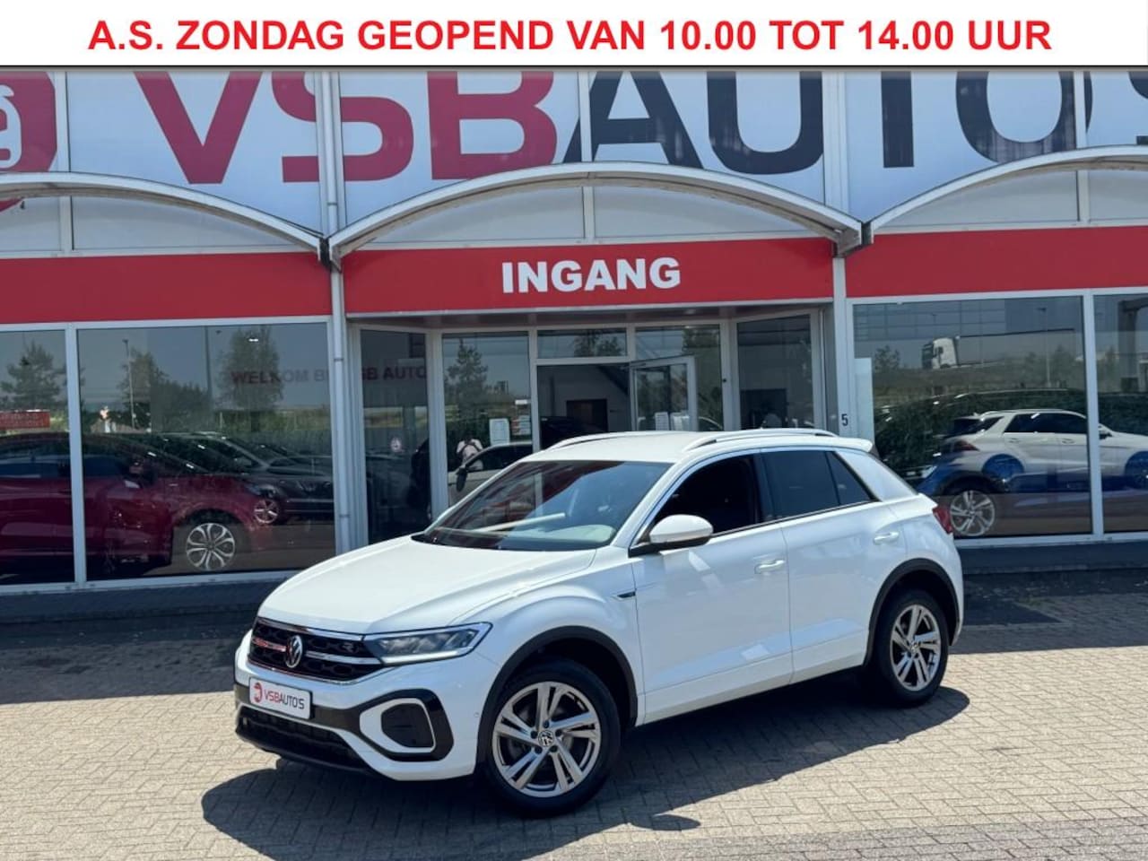 Volkswagen T-Roc - 1.5 TSI AUT. R-LINE DIGITALE-SCHERM NAVI CARPLAY AIRCO - AutoWereld.nl