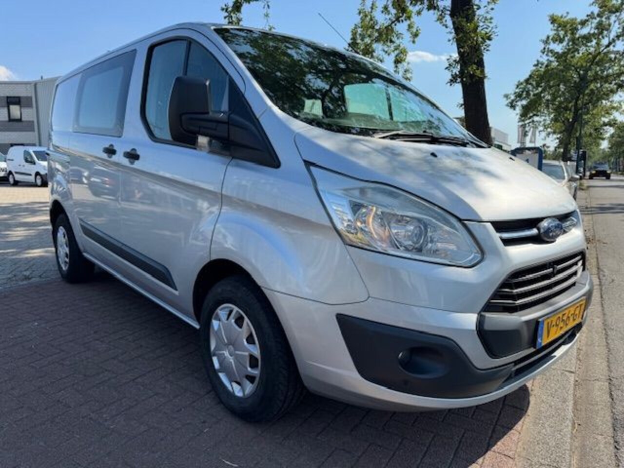 Ford Transit Custom - 2.0 TDCI 130pk L1 H1 Trend Dubbel Cabine 5persoons Airco,Cruisecontrol,Camera Nette Auto - AutoWereld.nl