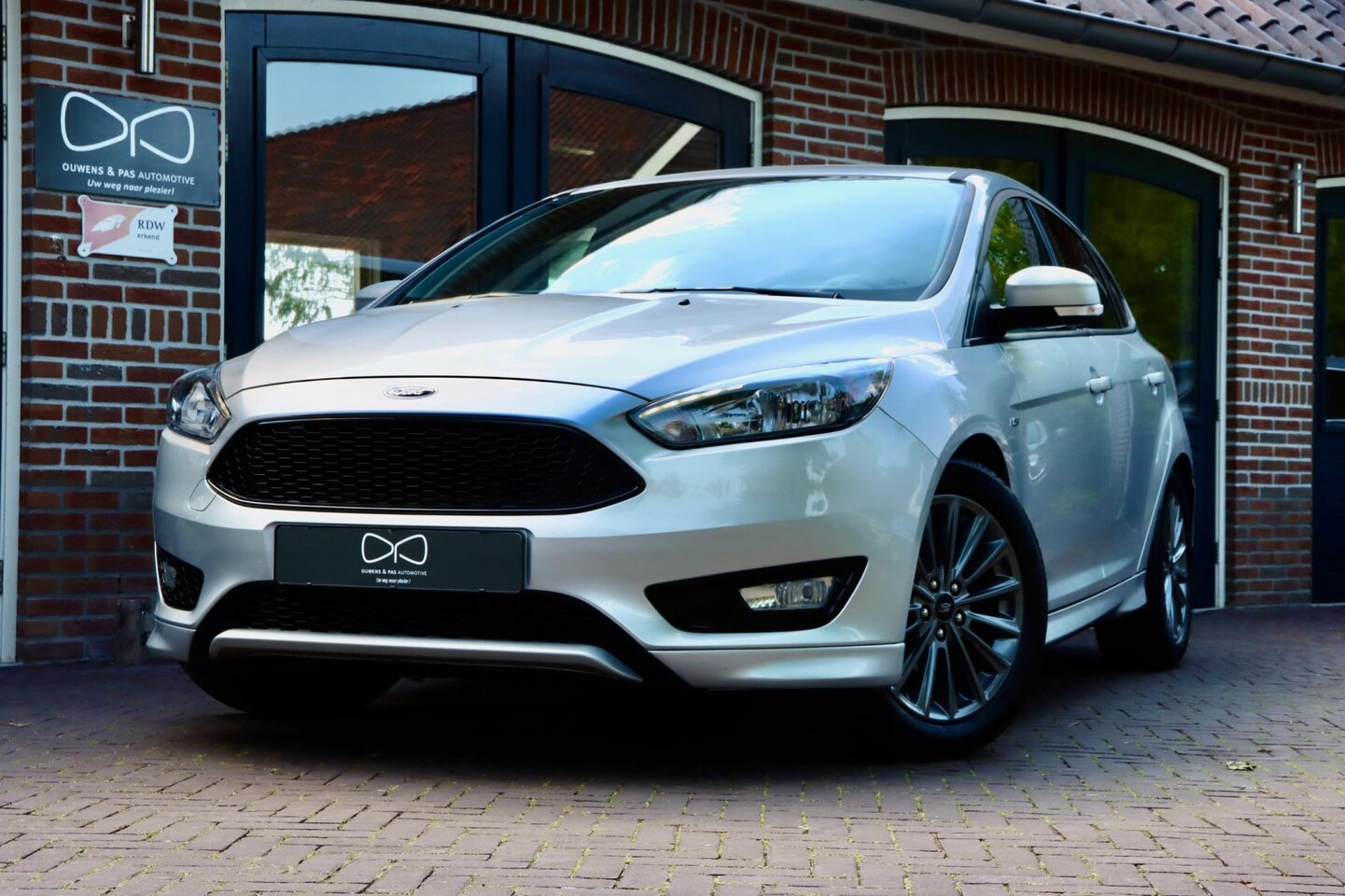 Ford Focus - 1.0 ST-Line | NIEUWE DISTRIBUTIE | CAMERA | NAVIGATIE | CRUISE | AIRCO - AutoWereld.nl