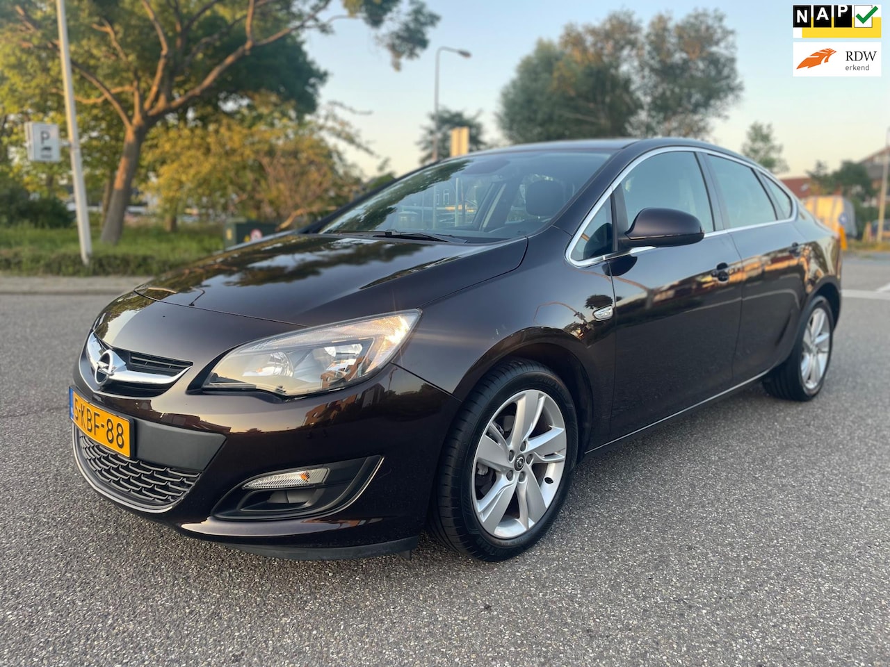 Opel Astra - 1.4 Turbo Berlin / 1e.eigenaar / dealer.onderhouden / airco / cruise.control / navi / elek - AutoWereld.nl