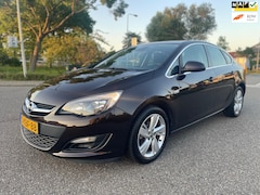 Opel Astra - 1.4 Turbo Berlin / 1e.eigenaar / dealer.onderhouden / airco / cruise.control / navi / elek