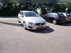 Volvo V60 - 1.6 T3 TREKHAAK CRUISE NAVI PDC CLIMA