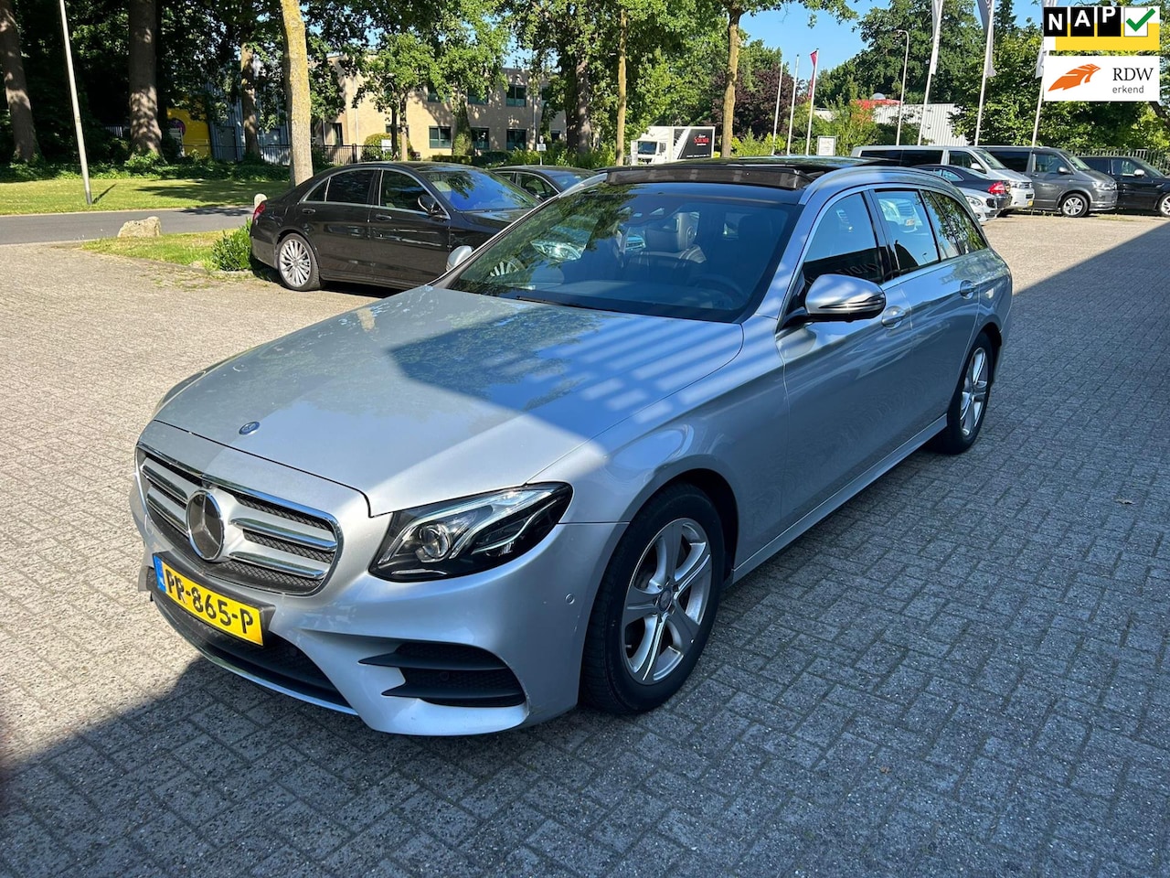 Mercedes-Benz E-klasse Estate - E 220d AMG Pakket|PANO|HUD|DISTR|NAP|MEMORY|TREKHAAK|VOL - AutoWereld.nl