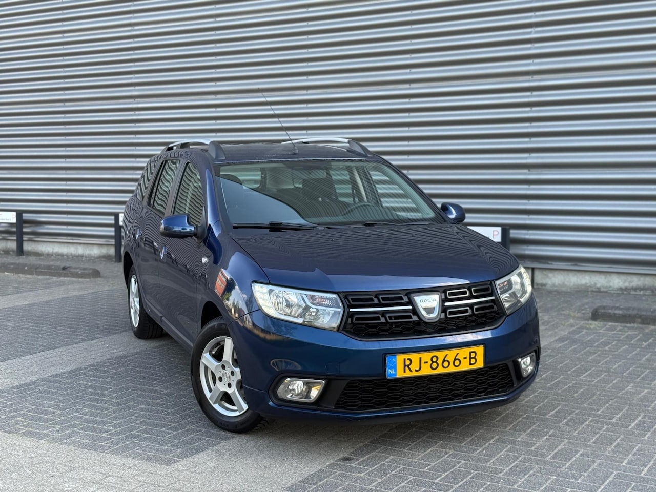 Dacia Logan MCV - 2017|0.9 TCe Laureate|Airco|PDC|Bluetooth|98000km NAP - AutoWereld.nl