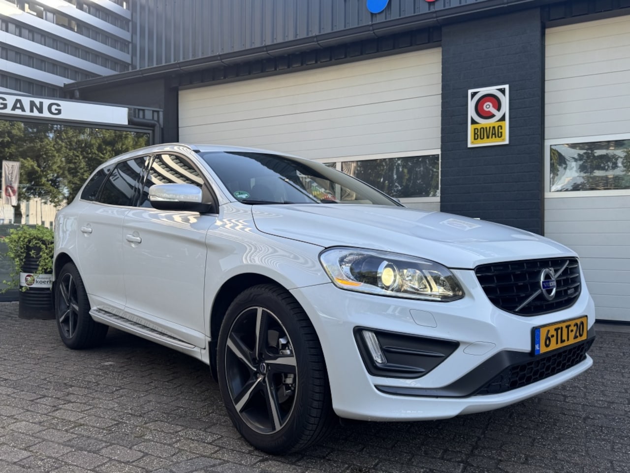 Volvo XC60 - 2.0 D3 R-Design 2.0 D3 R-Design - AutoWereld.nl
