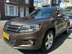 Volkswagen Tiguan - 1.4 TSI Sport&Style Airco Cruise Navigatie ParkeerAssist Trekhaak Nette Auto