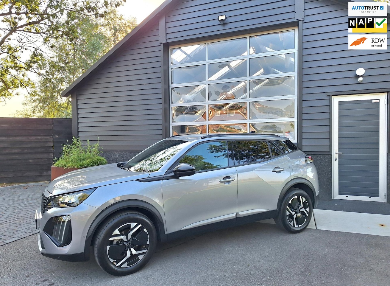 Peugeot 2008 - 1.2 PureTech 130 Allure 1e Eig. NL-Auto ! Nieuw Model ! Full-Map Navigatie, Apple-Carplay, - AutoWereld.nl