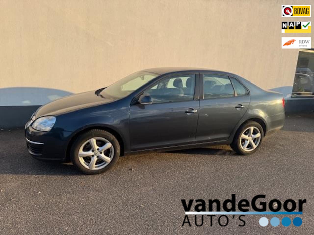 Volkswagen Jetta - 1.6 FSI Trendline 1.6 FSI Trendline, '08, airco, trekhaak, cruise, lm velgen ! - AutoWereld.nl