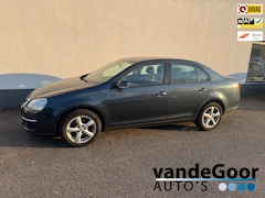 Volkswagen Jetta - 1.6 FSI Trendline, '08, airco, trekhaak, cruise, lm velgen
