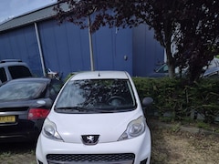 Peugeot 107 - 1.0-12V XR