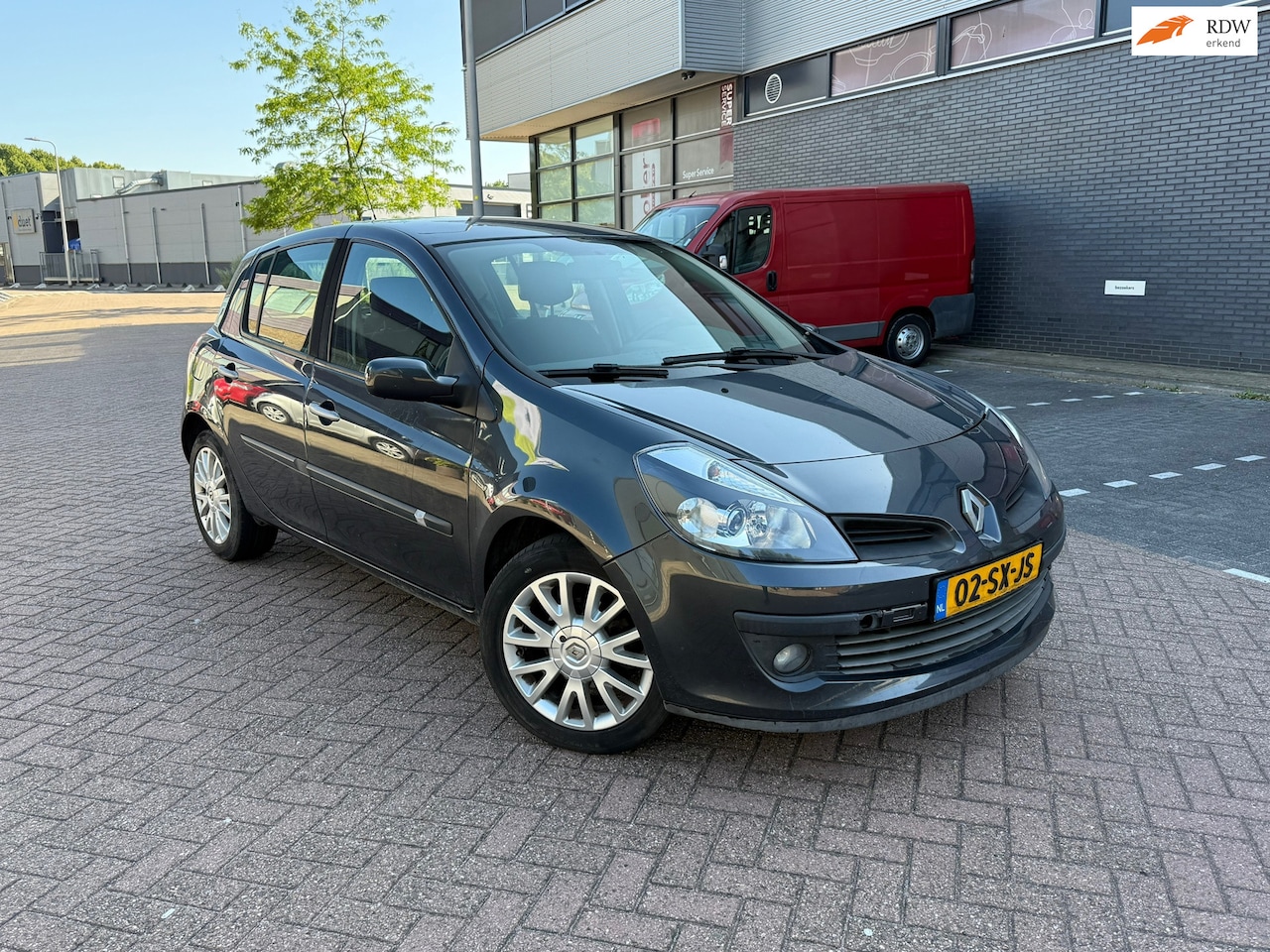 Renault Clio - 1.4-16V Dynamique Luxe NEW APK 5 DR - AutoWereld.nl
