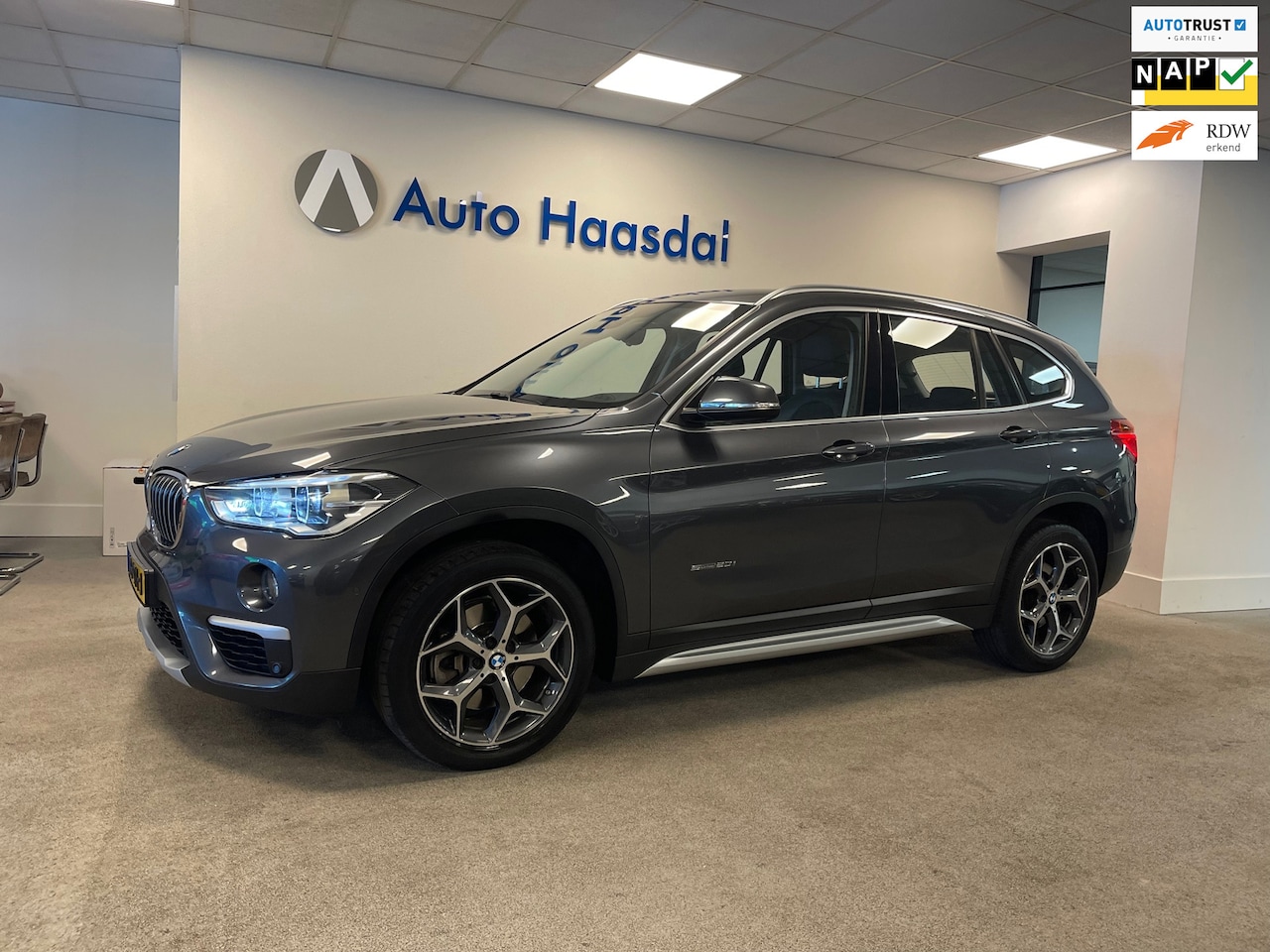 BMW X1 - SDrive20i|192PK|AUTOMAAT|VEEL OPTIES|1E EIG!|DEALER ONDERHOUDEN - AutoWereld.nl