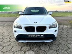BMW X1 - SDrive18i Executive XENON OPEN DAK PANORAMA DAK NAVI SCHERM / VELGEN