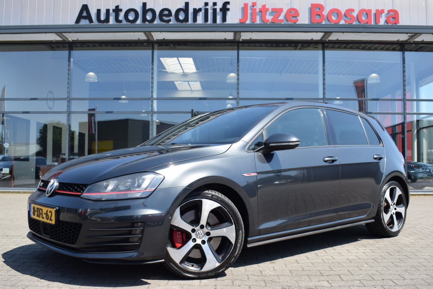 Volkswagen Golf - 2.0 TSI 230pk GTI Performance Panoramadak | Bi-Xenon | Full Map Navi | Keyless | 18 Inch L - AutoWereld.nl