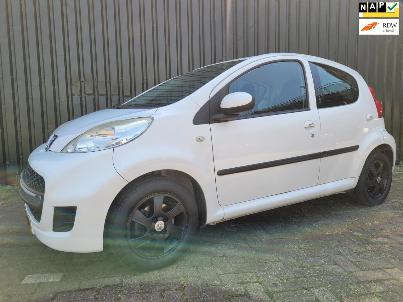 Peugeot 107 - 1.0-12V Urban Move AIRCO - AutoWereld.nl