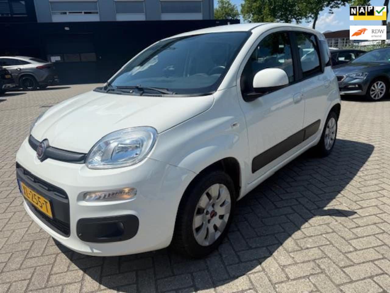 Fiat Panda - 0.9 TwinAir Lounge Turbo Airco PDC APK 2-27 5Deurs - AutoWereld.nl