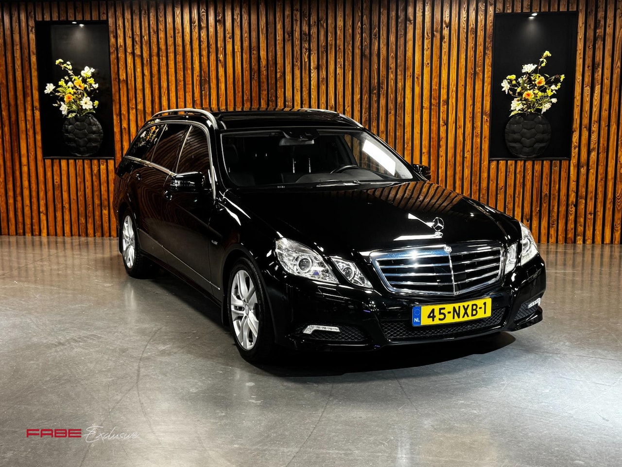 Mercedes-Benz E-klasse Estate - 350 CGI Avantgarde/Panorama/ACC/Nightvision/Harman/Kardon/Luchtvering/Trekhaak/Stoelverkoe - AutoWereld.nl