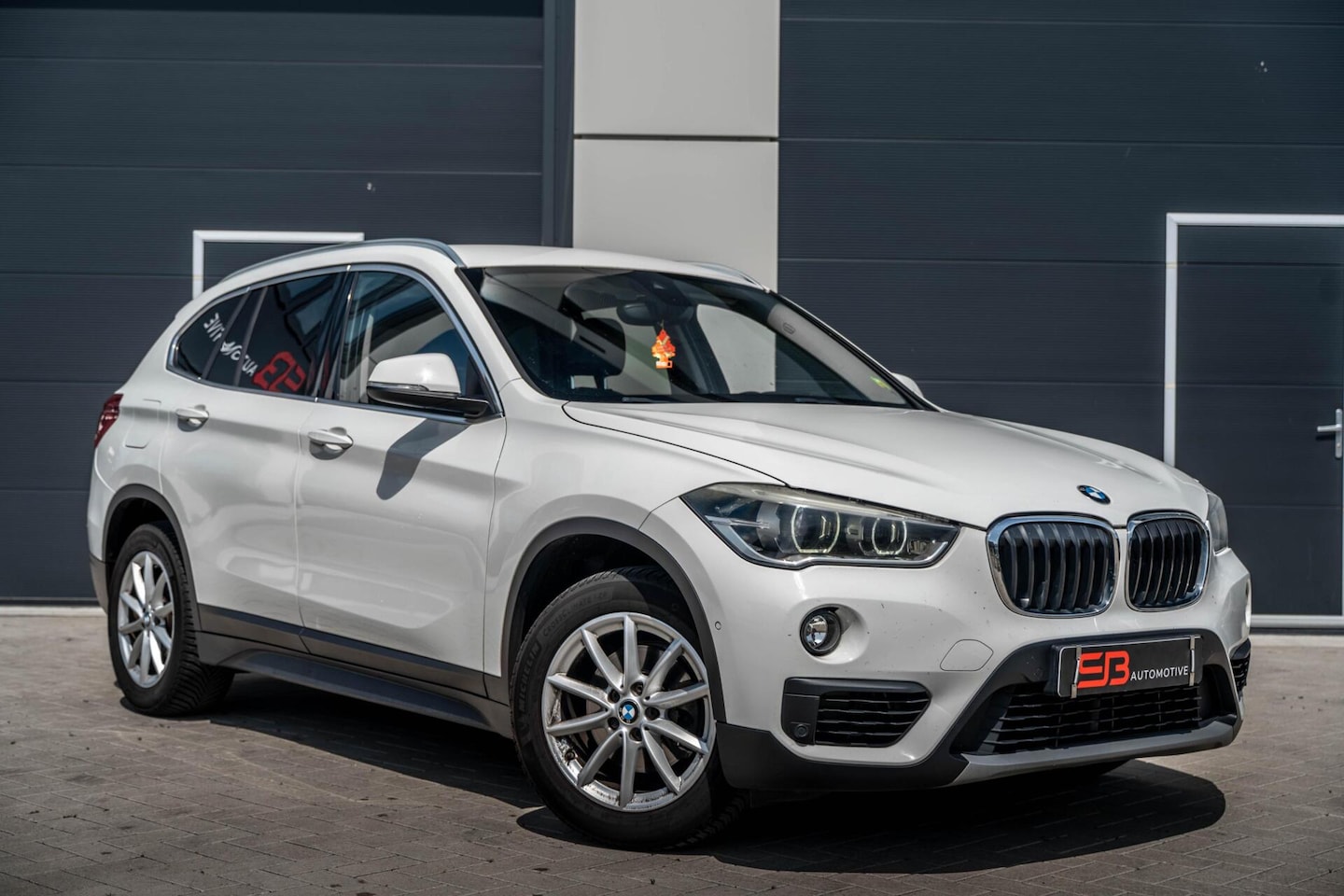 BMW X1 - sDrive18i High Executive Sfeer|Leder|Head-Up|Sensoren - AutoWereld.nl