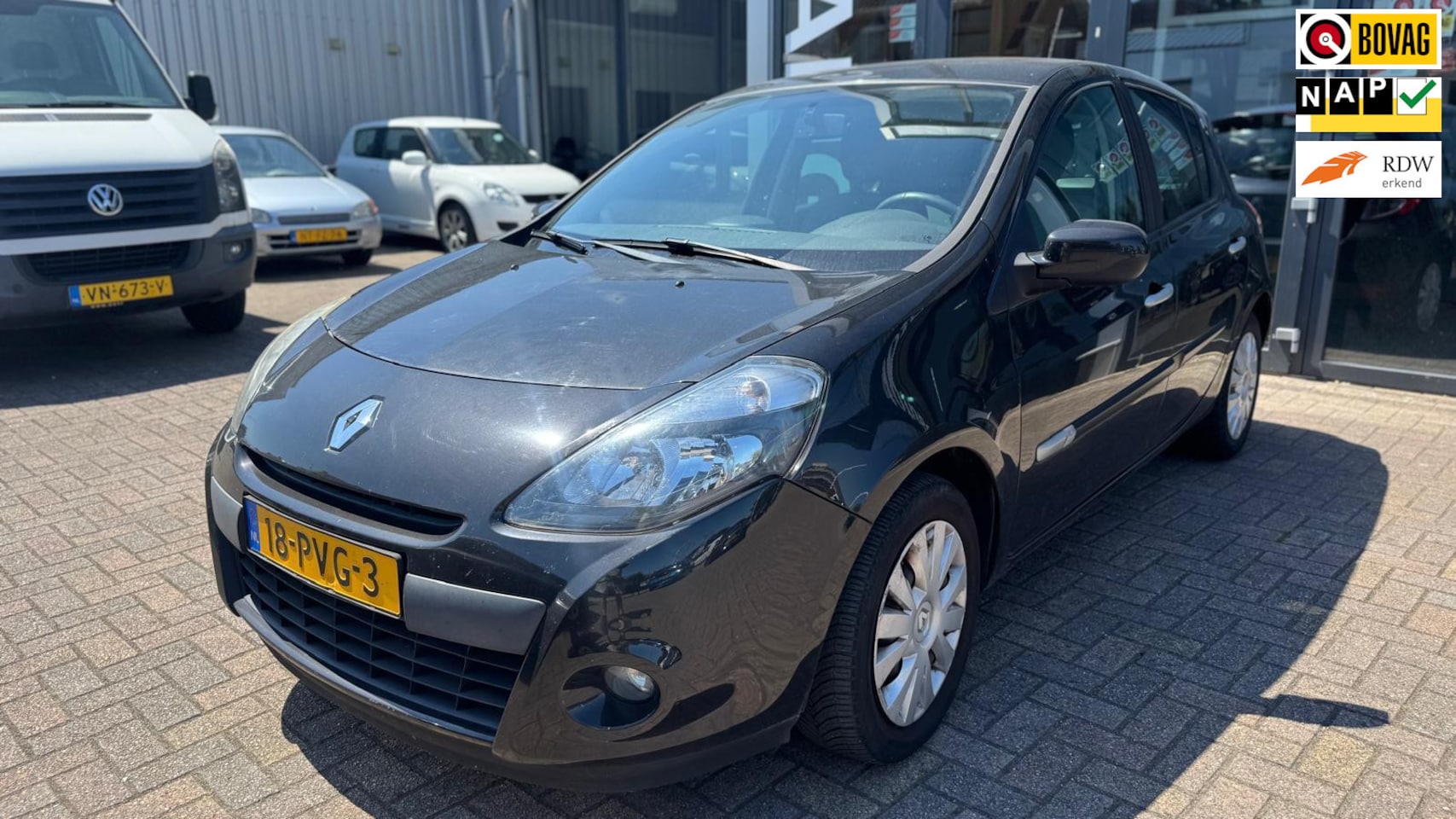 Renault Clio - 1.5 dCi Parisienne 5-deurs airco cruise controle elektrische pakket trekhaak parrot - AutoWereld.nl