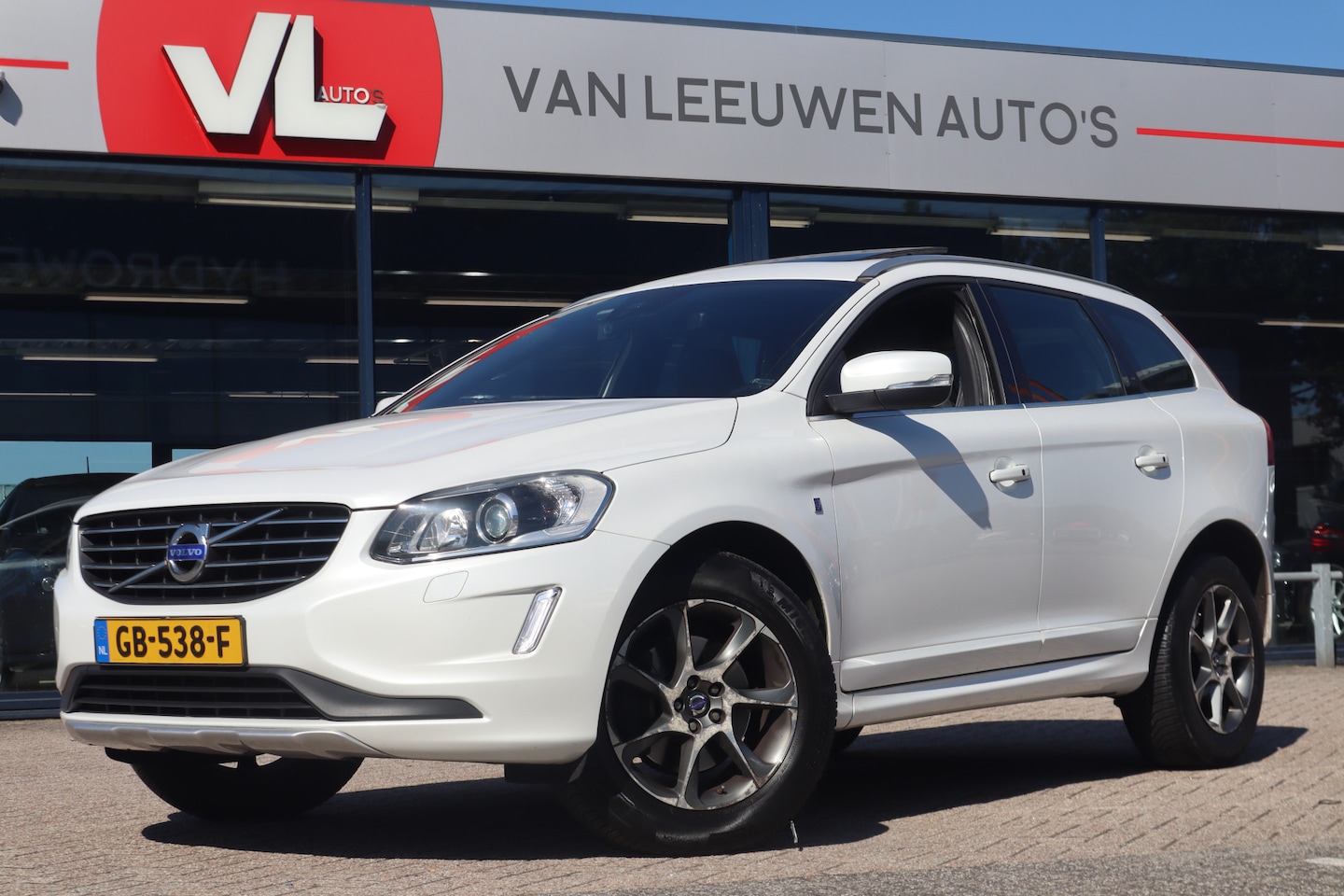 Volvo XC60 - 2.0 D4 FWD Ocean Race | Lees Tekst | Zo Mee | Read Text - AutoWereld.nl