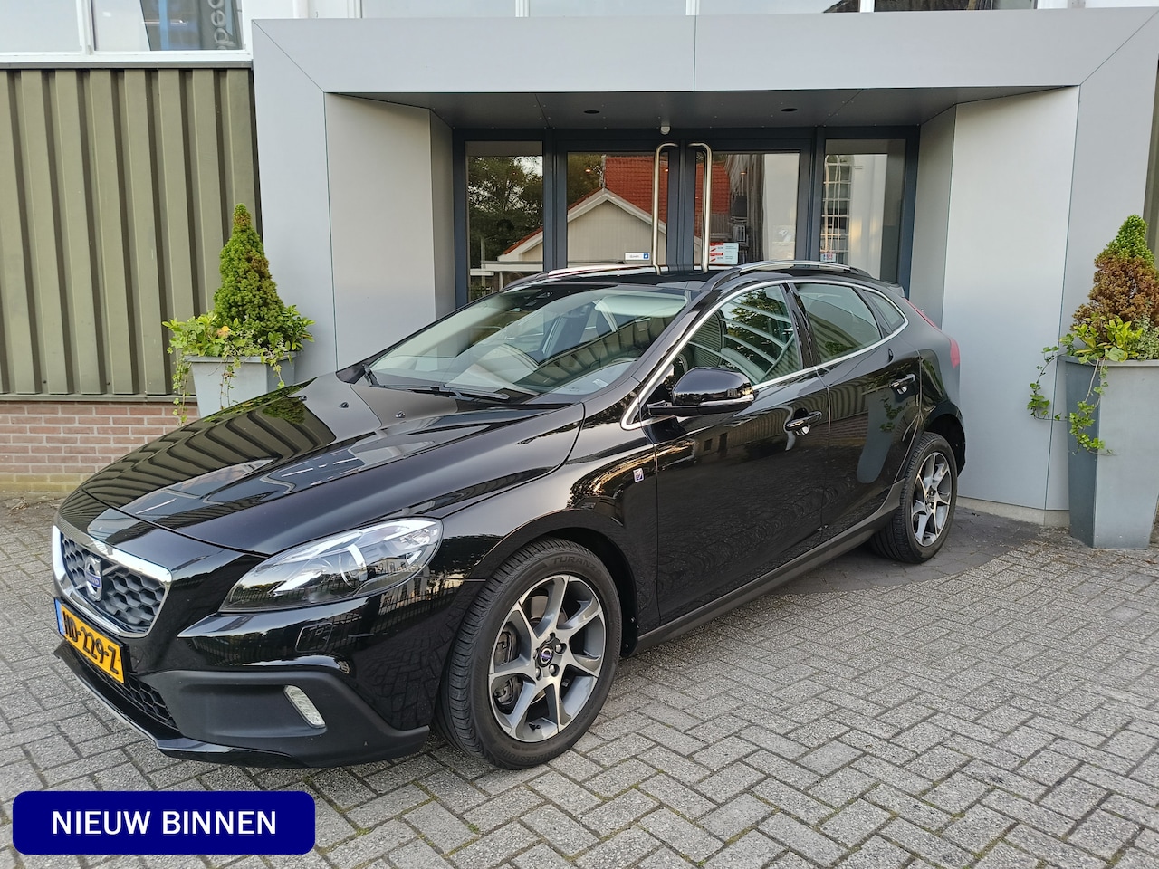 Volvo V40 Cross Country - 1.5 T3 Ocean Race | Airco | Cruise Controle | afneembare trekhaak | Panorama dak | - AutoWereld.nl