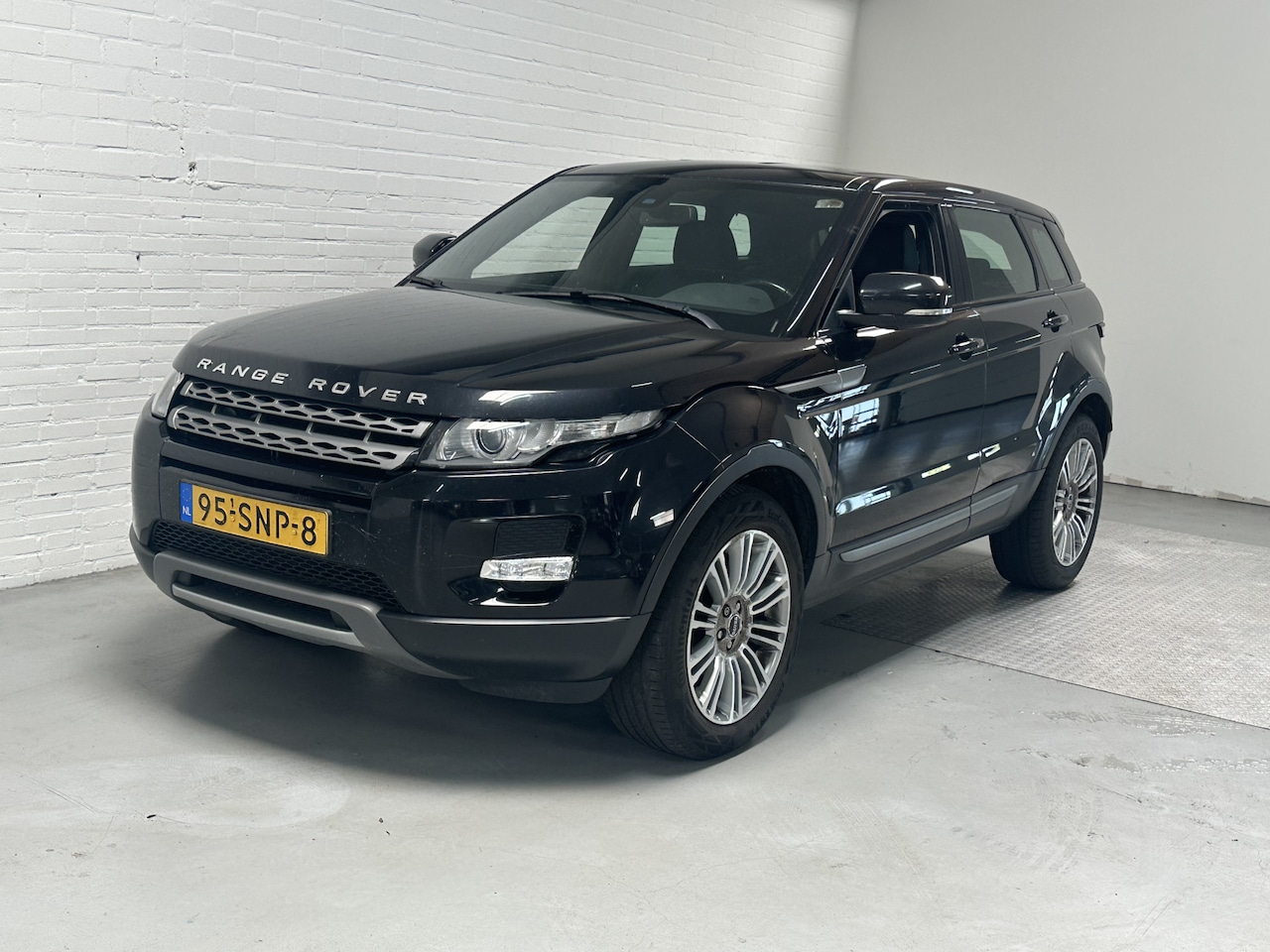 Land Rover Range Rover Evoque - 2.2 TD4 4WD Prestige Clima / Cruise /Trekhaak / Navi / Leer 1e Eigenaar - AutoWereld.nl