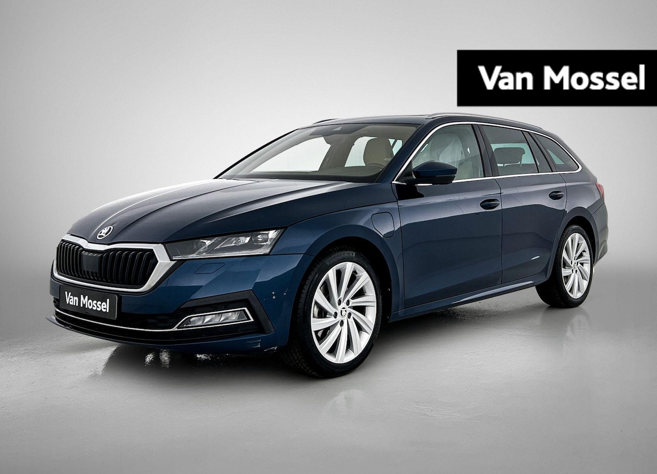 Skoda Octavia Combi - 1.4 TSI iV PHEV Business Edition Plus | TREKHAAK | PANORAMADAK | ELEK.STOEL | CAMERA | DOD - AutoWereld.nl