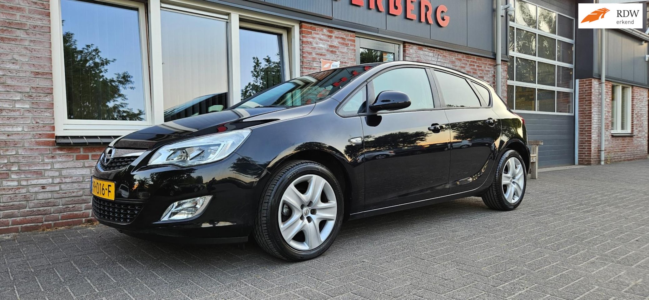 Opel Astra - 1.4 Edition Trekhaak! Airco! Cruise Control! 5-Deurs! Airco! Leuke Auto! - AutoWereld.nl