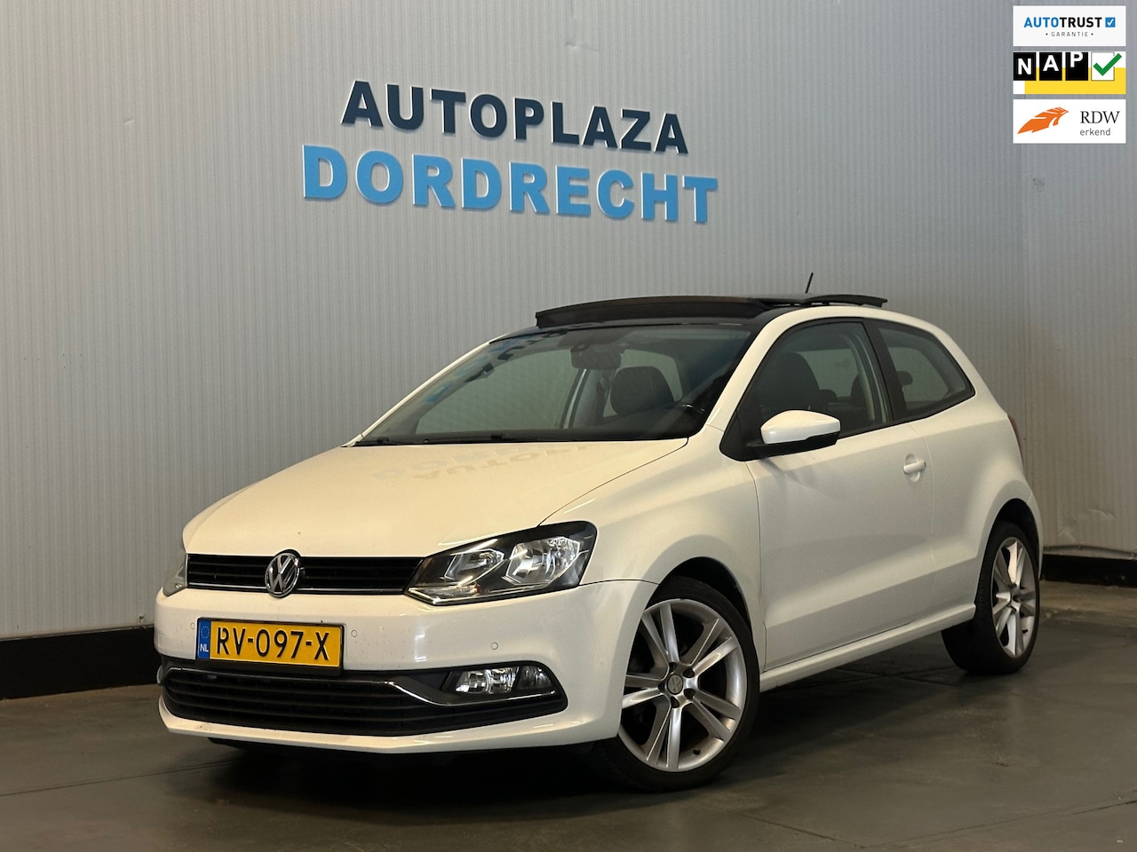 Volkswagen Polo - 1.2 TSI Highline Pano / PDC - AutoWereld.nl