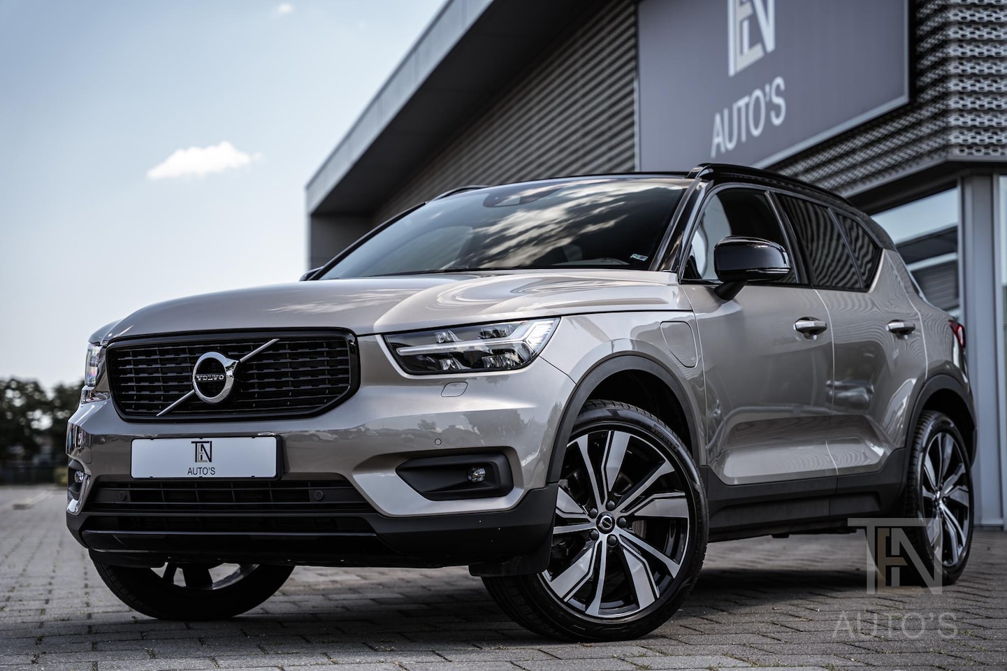 Volvo XC40 - T4 Recharge R-Design Camera | Harman/Kardon | Keyless | Stuurwielverwarming | 20" - AutoWereld.nl