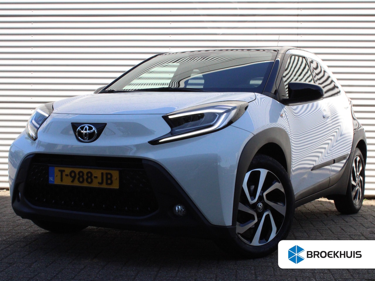 Toyota Aygo X - 1.0 VVT-i MT Pulse | Achteruitrijcamera | Airco (automatisch) | Two-tone (metaal) kleur - AutoWereld.nl