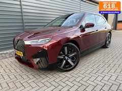 BMW iX - xDrive40 High Exec. SOH 99% Panodak Led.Auto.inparkeren Massagestoel