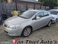 Opel Astra - 1.6 Cosmo airco half leder