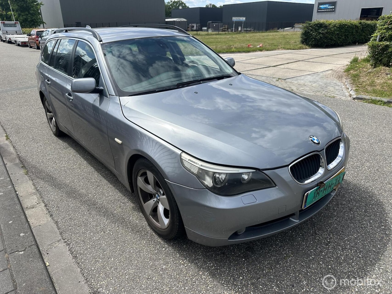 BMW 5-serie Touring - 523i loopt op 5 cilinders - AutoWereld.nl