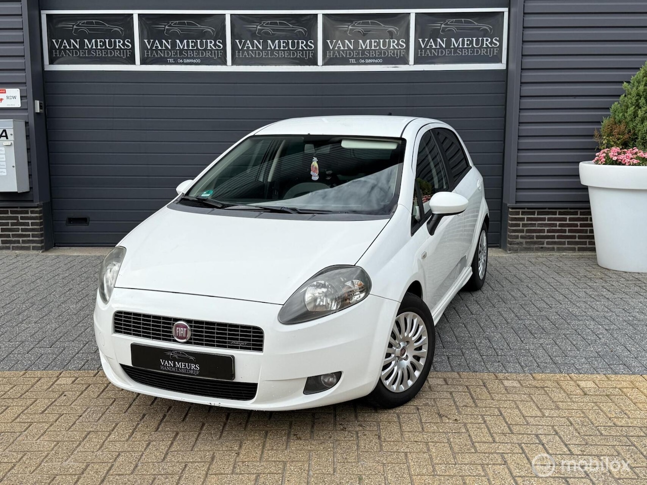 Fiat Grande Punto - 1.4-16V Edizione Lusso 1.4-16V Edizione Lusso, airco, 5 deurs, radio cd, apk 11-2025 - AutoWereld.nl