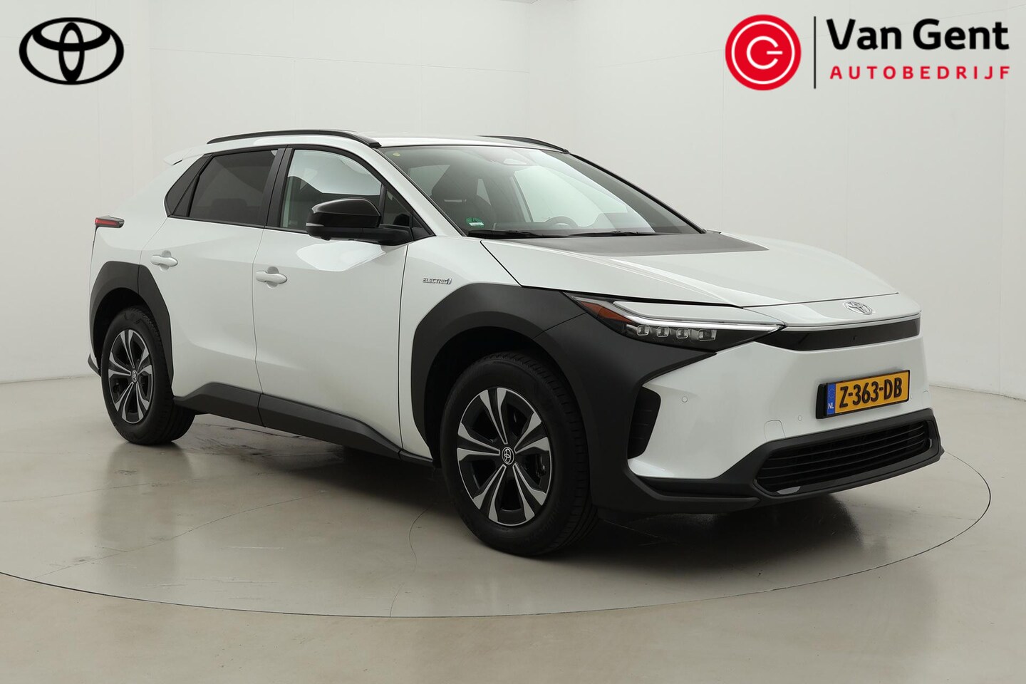 Toyota bZ4X - Dynamic 71 kWh | Warmtepomp | Dodehoek detectie | Navigatie | 360 camera | Stoel-/stuurver - AutoWereld.nl