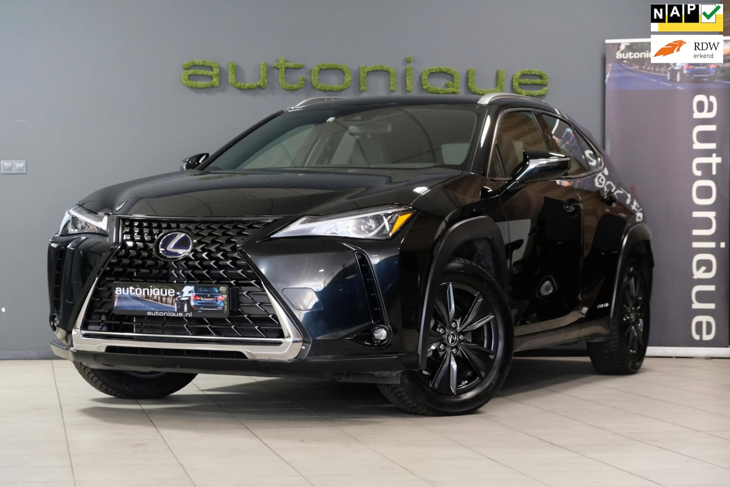 Lexus UX - 250h Executive Line *12.778km* NIEUWSTAAT & Dealer Onderhouden - AutoWereld.nl