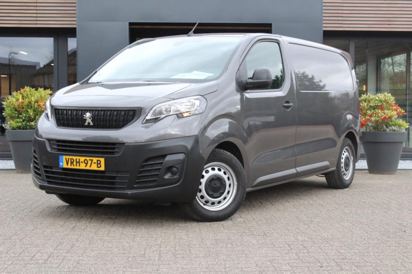 Peugeot Expert - 2.0 BlueHDI L2 145 EAT8-Ecc-Aut-Navi-Kamera - AutoWereld.nl