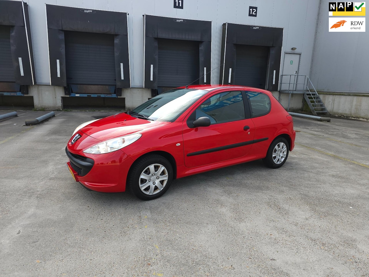 Peugeot 206 - 1.1 XR / Trekhaak / Lage Km - AutoWereld.nl
