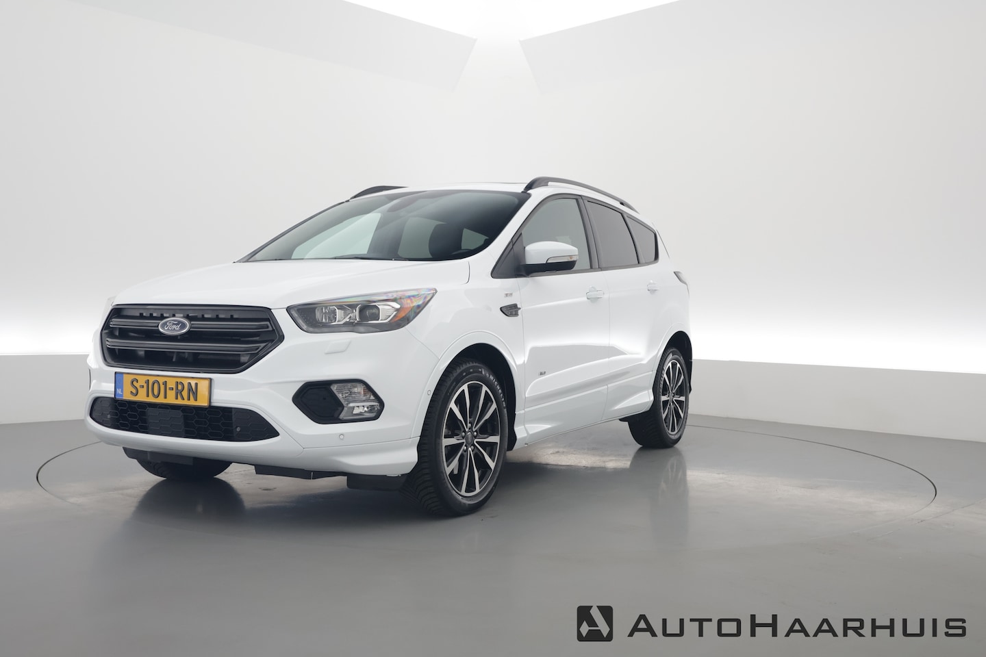 Ford Kuga - 1.5 ST-Line 4WD Aut. | Pano | Camera | Apple CarPlay | Stoel / Stuurverw. | Trekhaak - AutoWereld.nl
