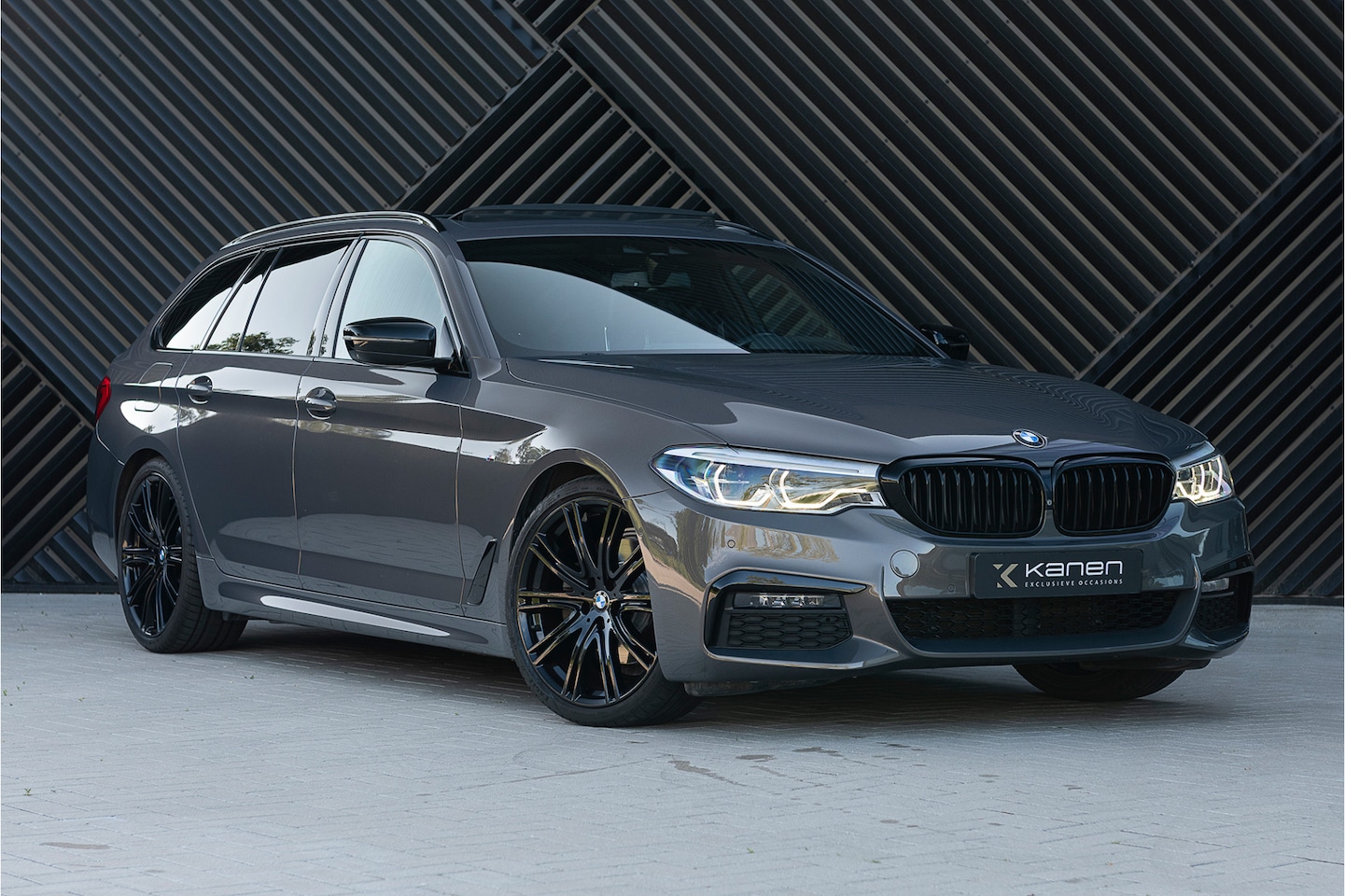 BMW 5-serie Touring - 520i M Sport Pano Comfortstoel. Head Up Driving Assist Ambient Laser - AutoWereld.nl
