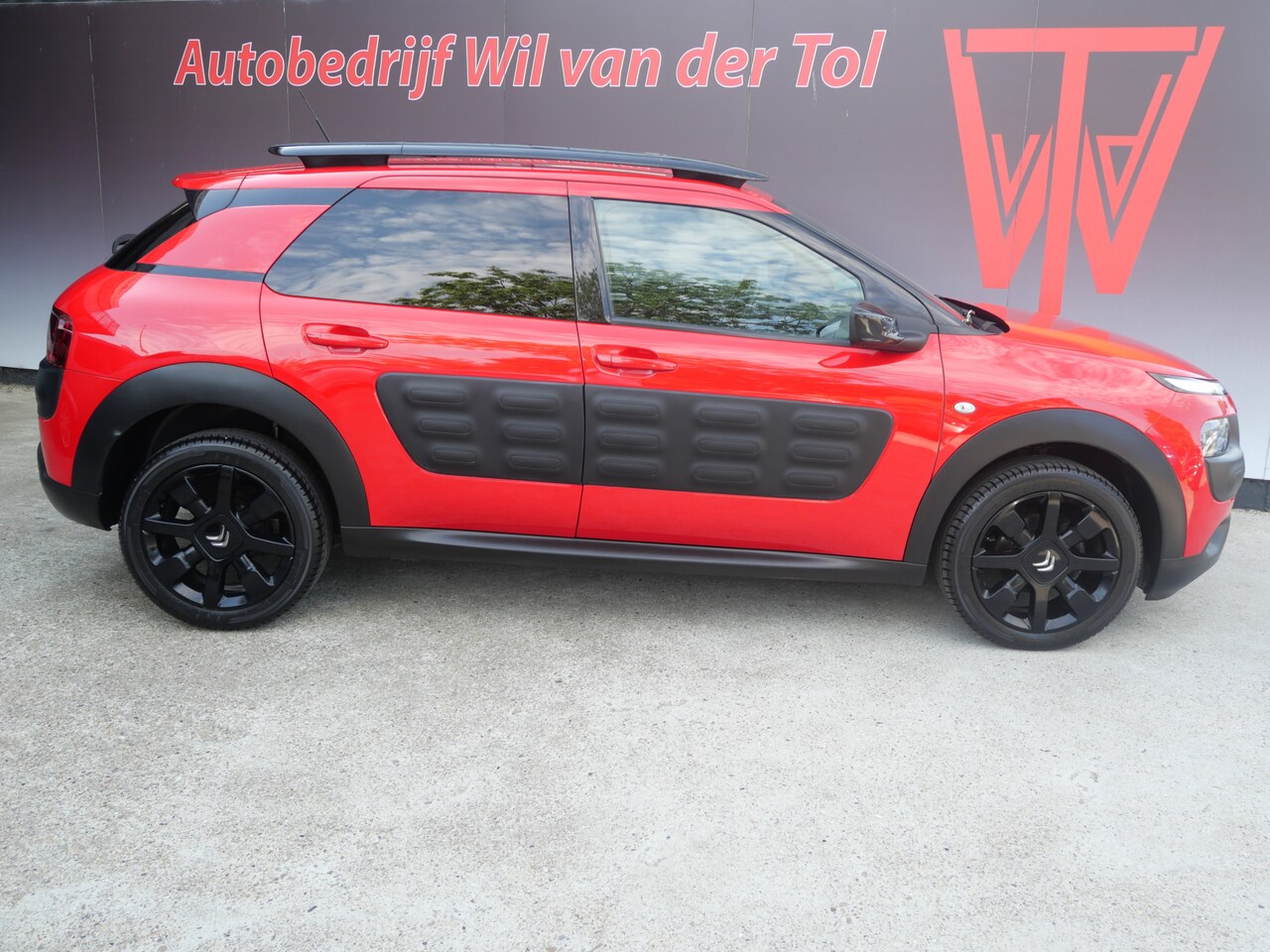 Citroën C4 Cactus - 1.2 PureTech SHINE | CRUISE | CAMERA | LEER | 110 PK | RIEM V.V. | APK 01-2027!! - AutoWereld.nl