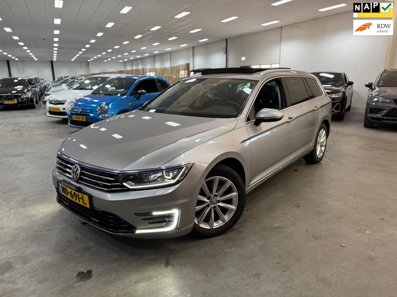 Volkswagen Passat Variant - 1.4 TSI GTE Connected / PANORAMADAK / VIRTIAL COCPIT / DEALER ONDERHOUDEN - AutoWereld.nl